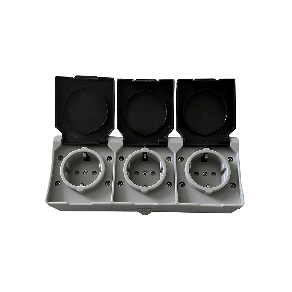 Розетка TECHNO SYSTEM SURFACE 3-а з/к IP54 TNSy5000222