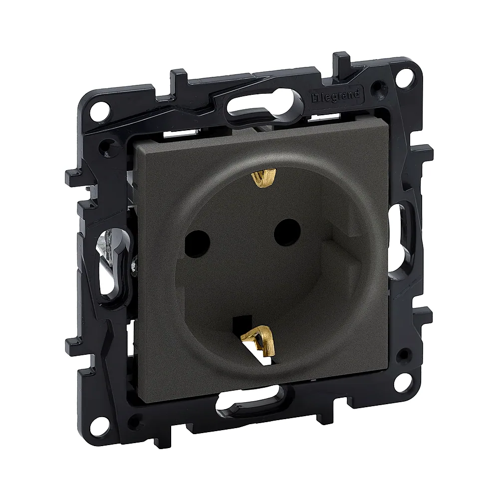 Розетка Legrand NILOE STEP 863421 силова 2К+З 16А 250В сталь