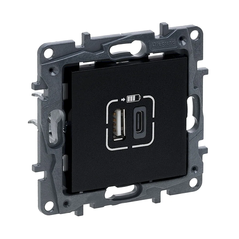 Розетка Legrand NILOE STEP 863540 USB тип A+C 12Вт+15Вт 5В чорна