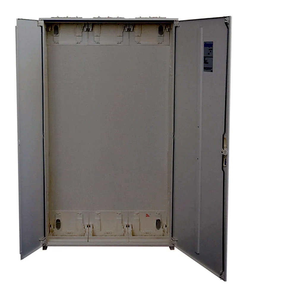 Щит Univers IP44/II 1400x800x205, 3 секції, Hager