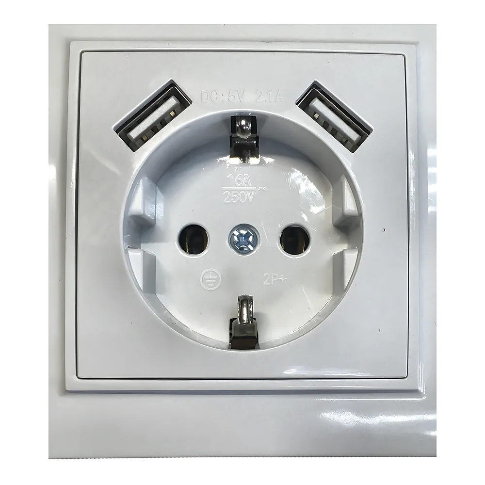 Розетка вн. встановлення 1-а заземленням з 2 USB 2.1 А біла IP20 Malta TECHNO SYSTEM TNSy5000972