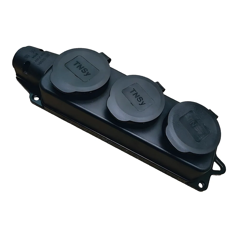 Розетка тримісна з захисними кришками заземленням RUBBER IP44 TECHNO SYSTEM TNSy5000077