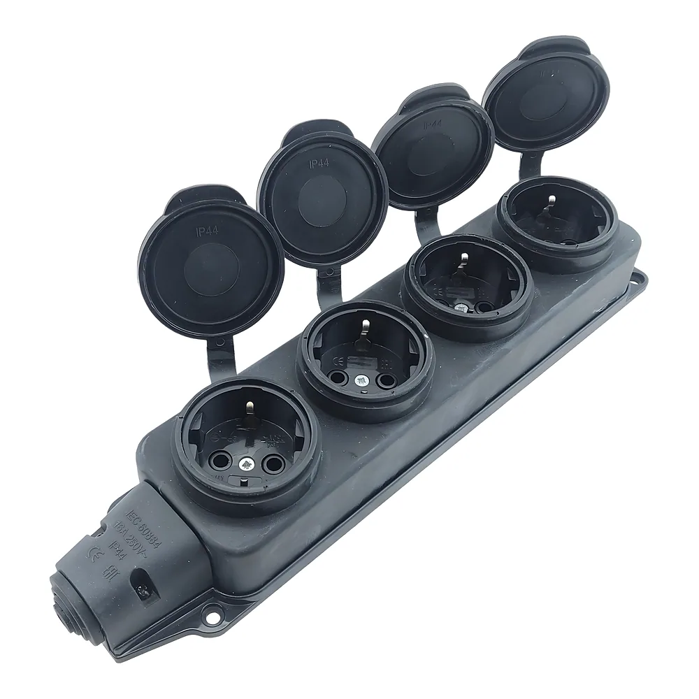 Розетка чотиримісна з захисними кришками заземленням RUBBER IP44 TECHNO SYSTEM TNSy5000078